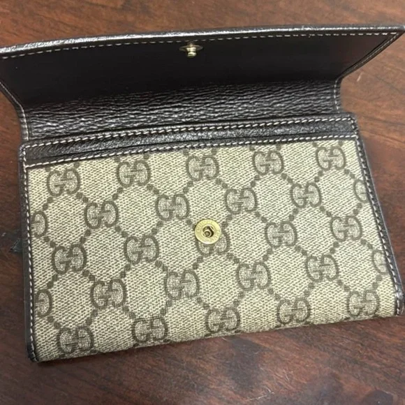 Gucci Tan and Gold Heart Wallet - Picture 3 of 5
